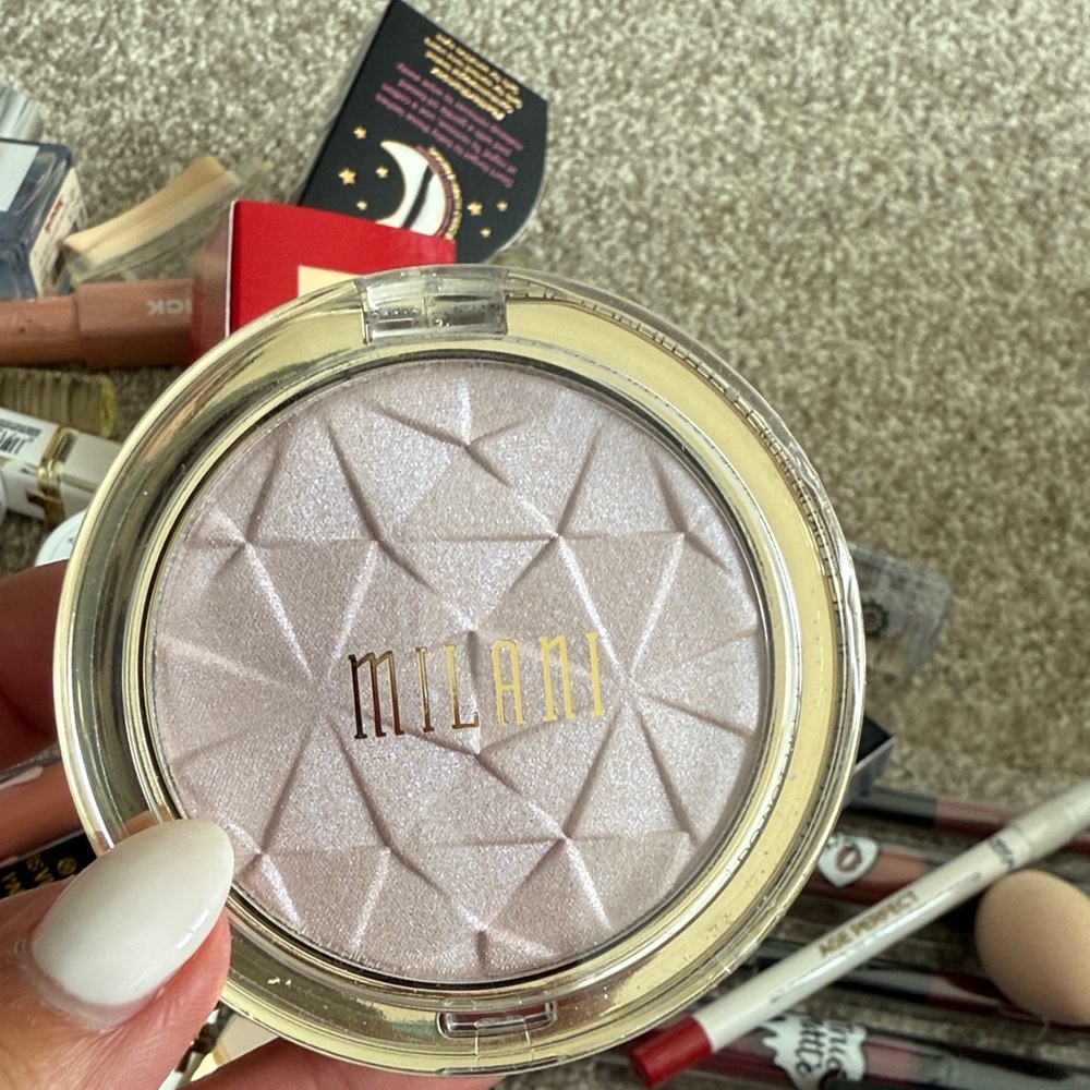 Milani Radiant Highlighter - Silver Sheen